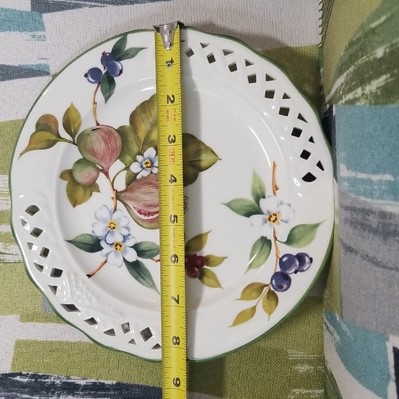 Tiffany Brunelli 8 1/4" Plate Lattice Cut Edge Flower Fig Design Made In Italy - Picture 2 of 13